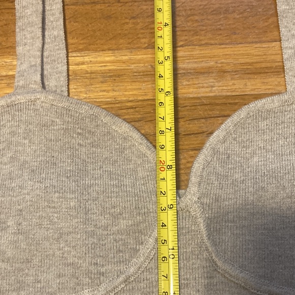 *last chance* NWOT. H&M | Women’s cropped grey/brown tank top. Never worn!! - Picture 6 of 15